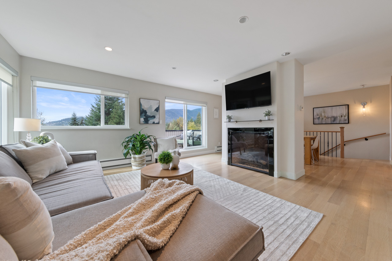 5620 Eagle Court, North Vancouver 2