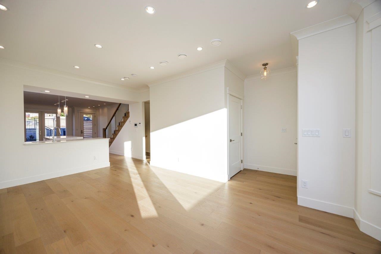 352 E 6th Street, North Vancouver 10