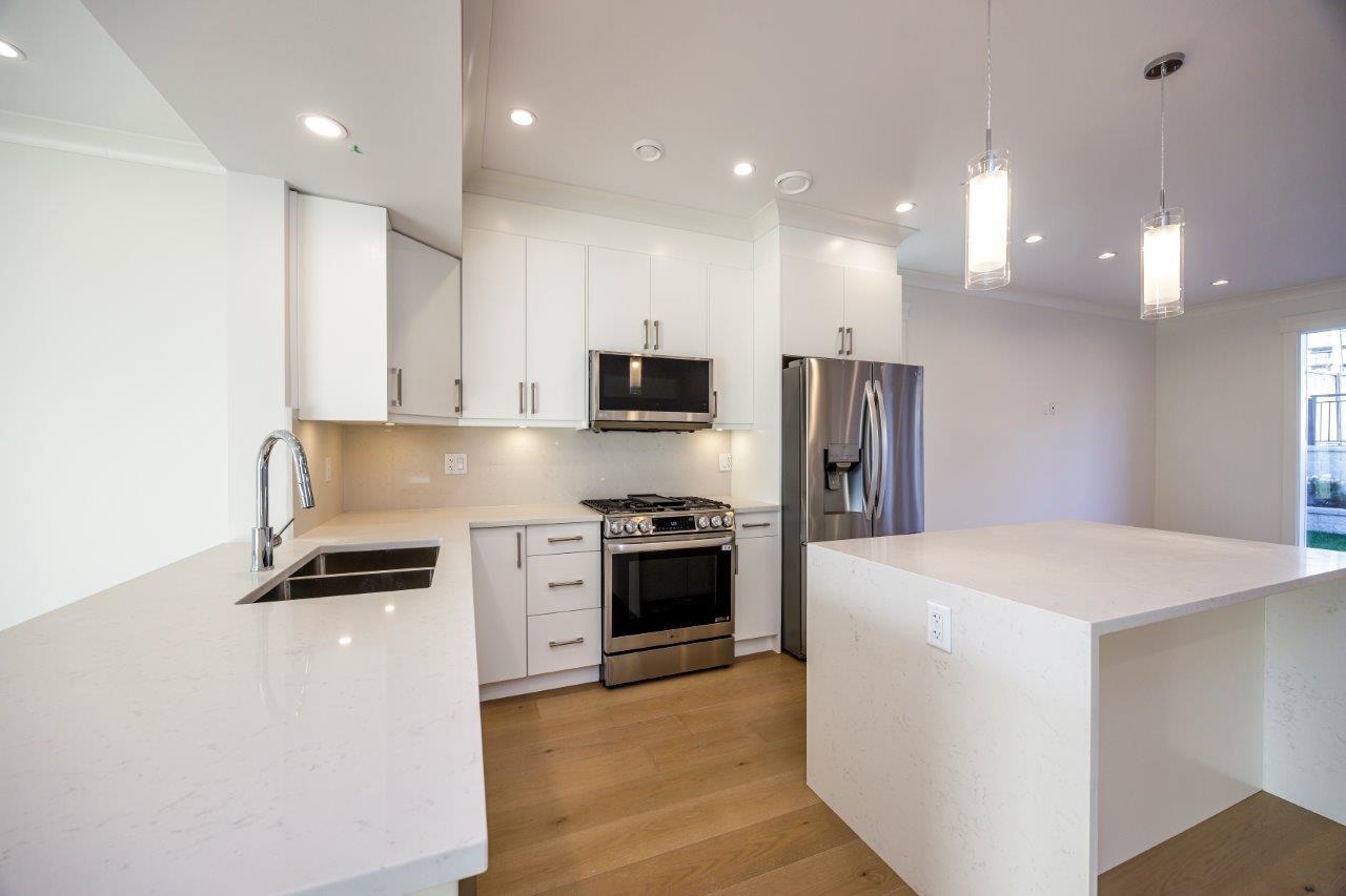 352 E 6th Street, North Vancouver 12