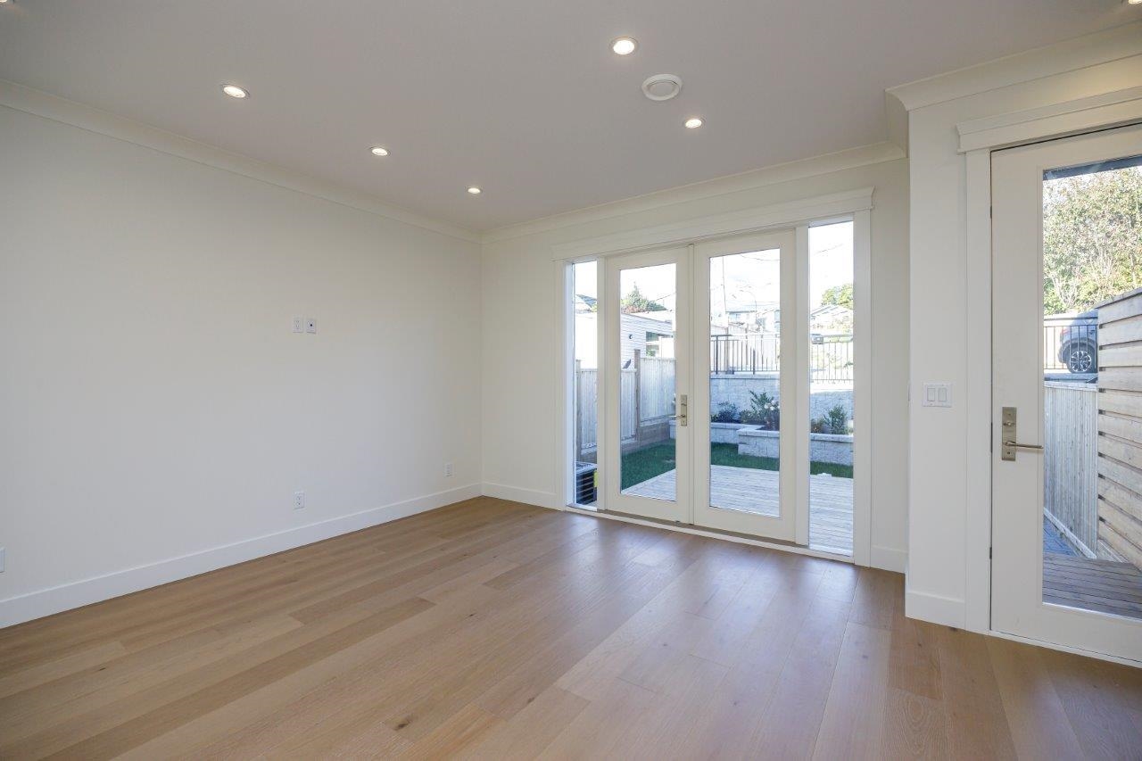 352 E 6th Street, North Vancouver 18