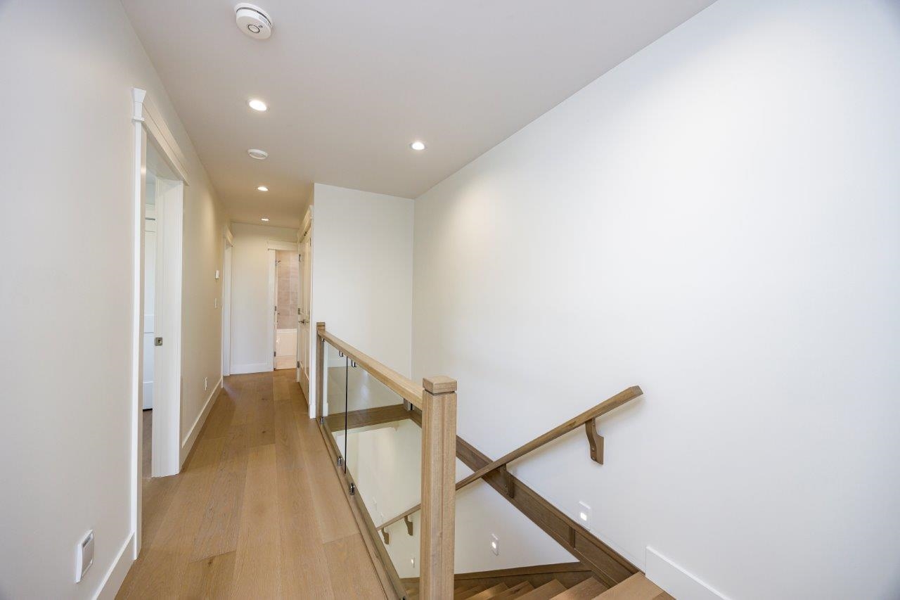 352 E 6th Street, North Vancouver 21