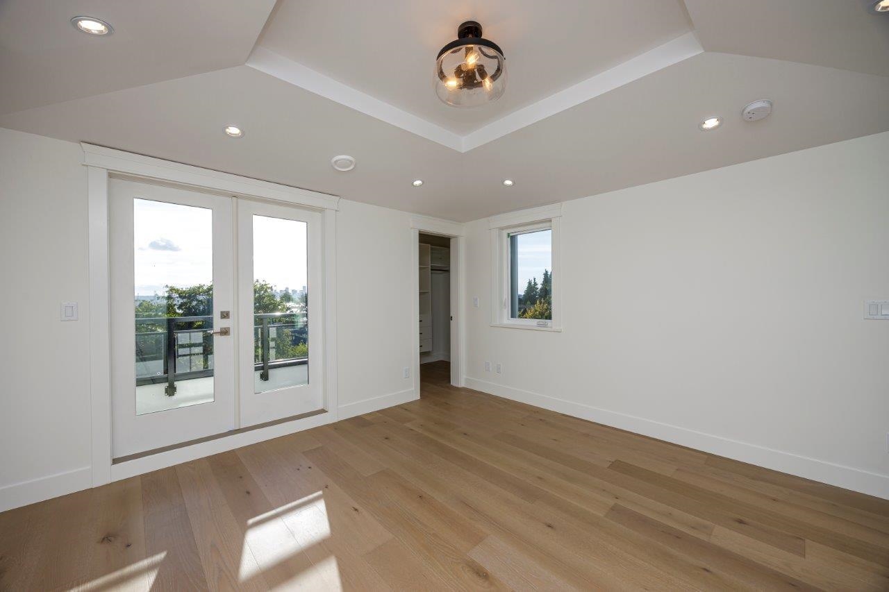 352 E 6th Street, North Vancouver 22
