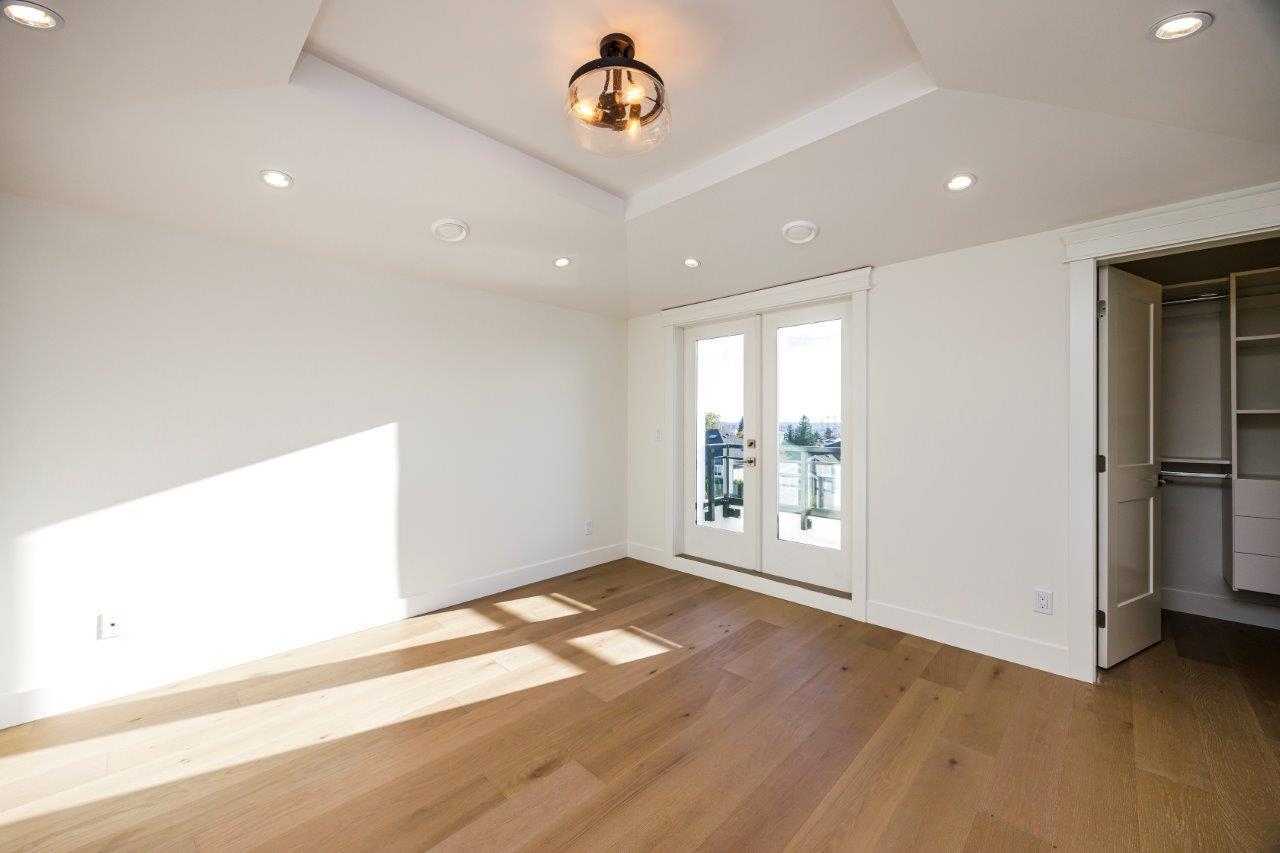 352 E 6th Street, North Vancouver 23