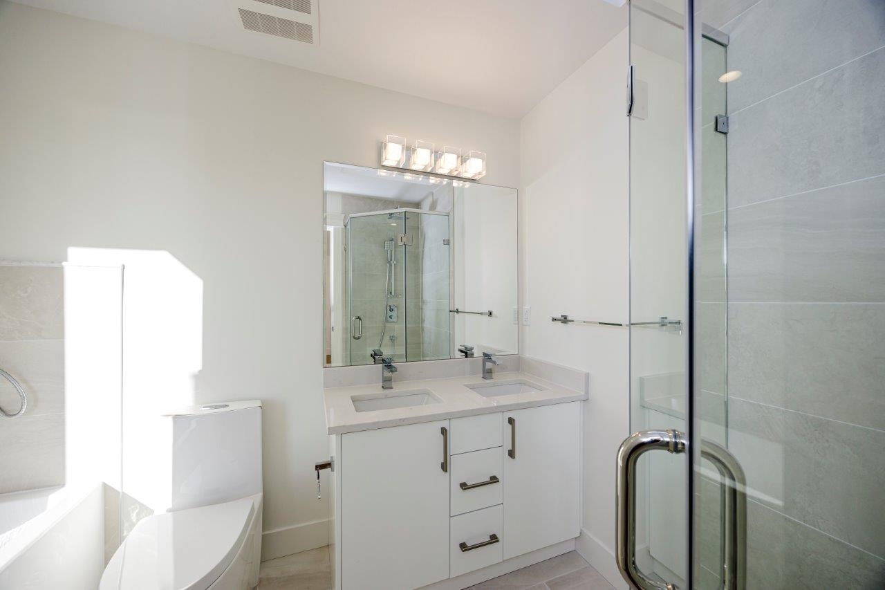 352 E 6th Street, North Vancouver 24
