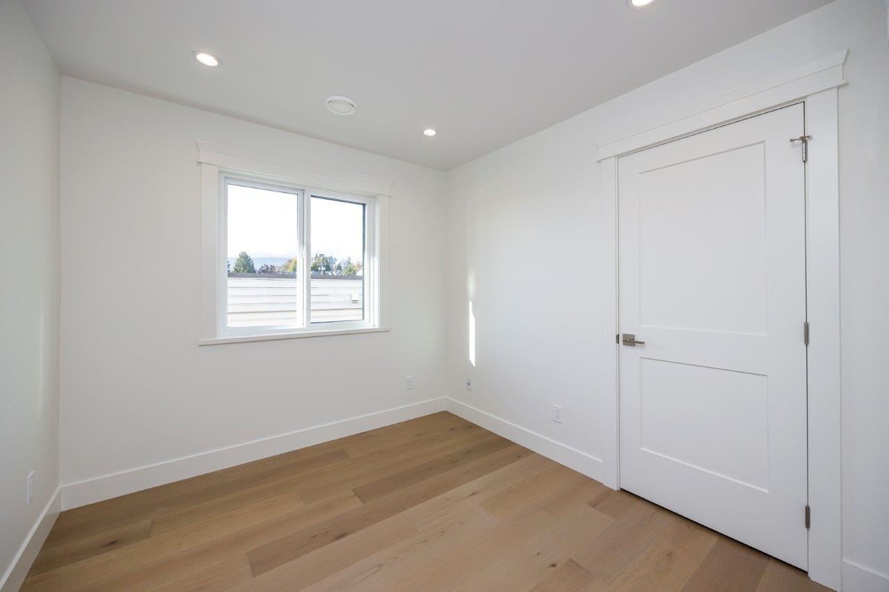 352 E 6th Street, North Vancouver 27