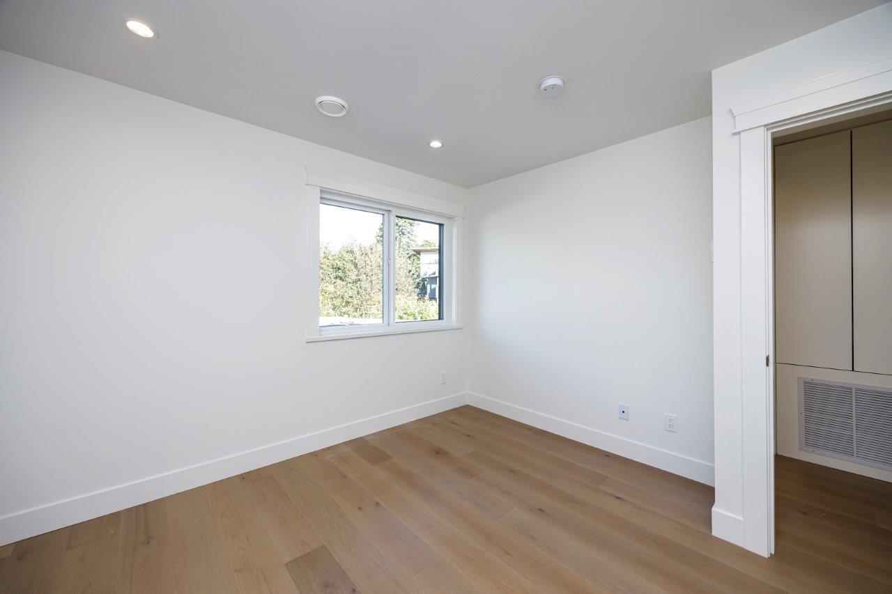 352 E 6th Street, North Vancouver 28