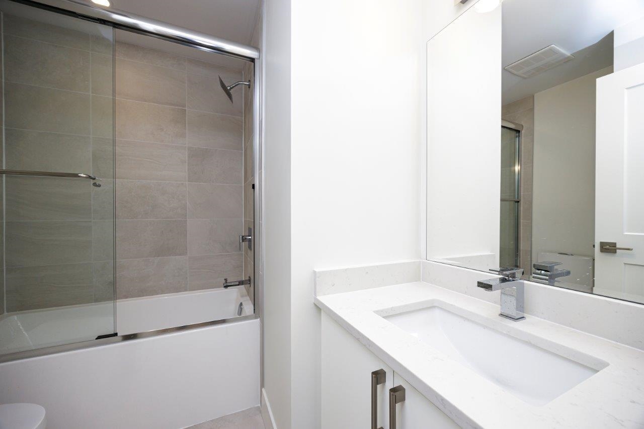 352 E 6th Street, North Vancouver 29