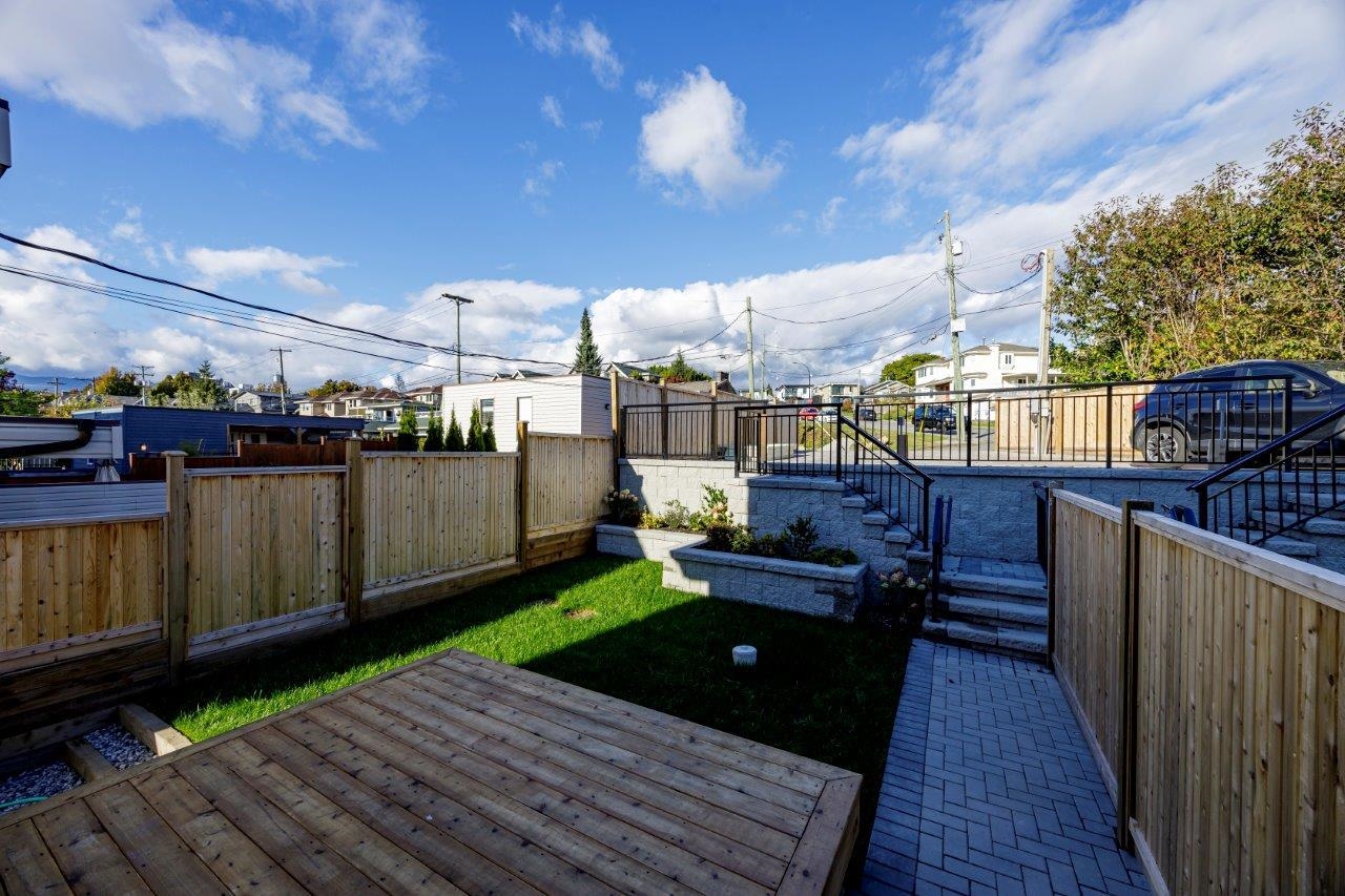 352 E 6th Street, North Vancouver 30