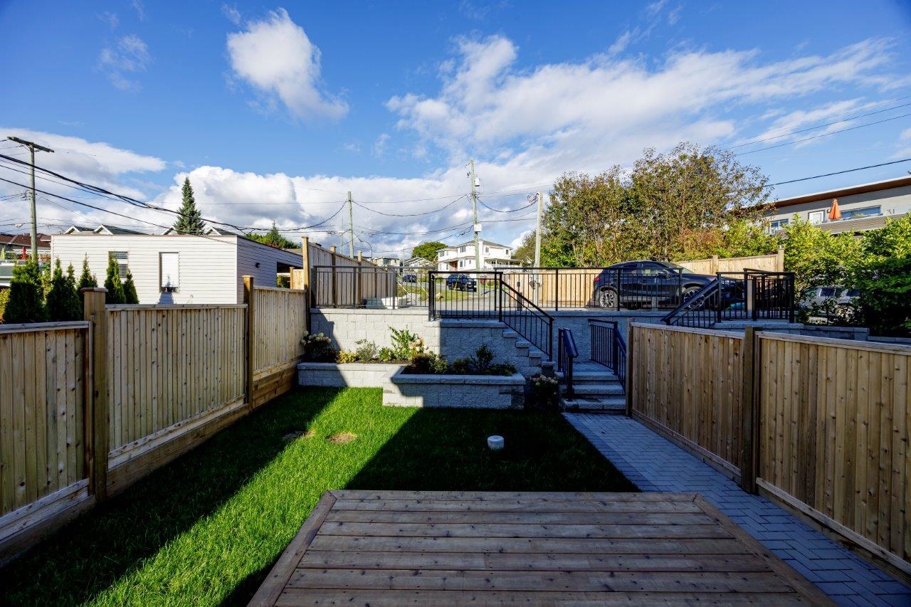 352 E 6th Street, North Vancouver 31