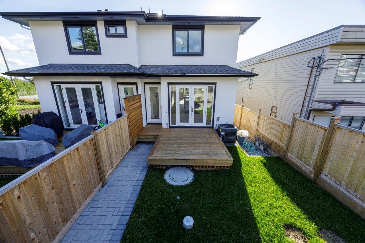 352 E 6th Street, North Vancouver 32