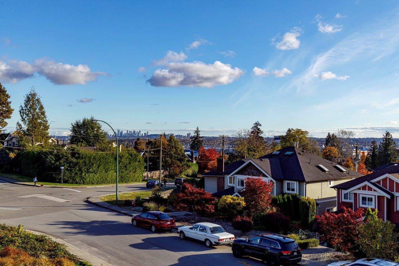 352 E 6th Street, North Vancouver 36