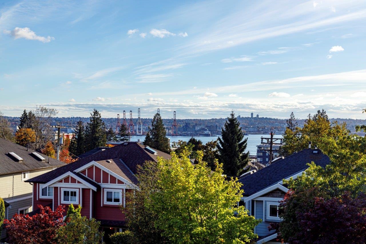 352 E 6th Street, North Vancouver 37