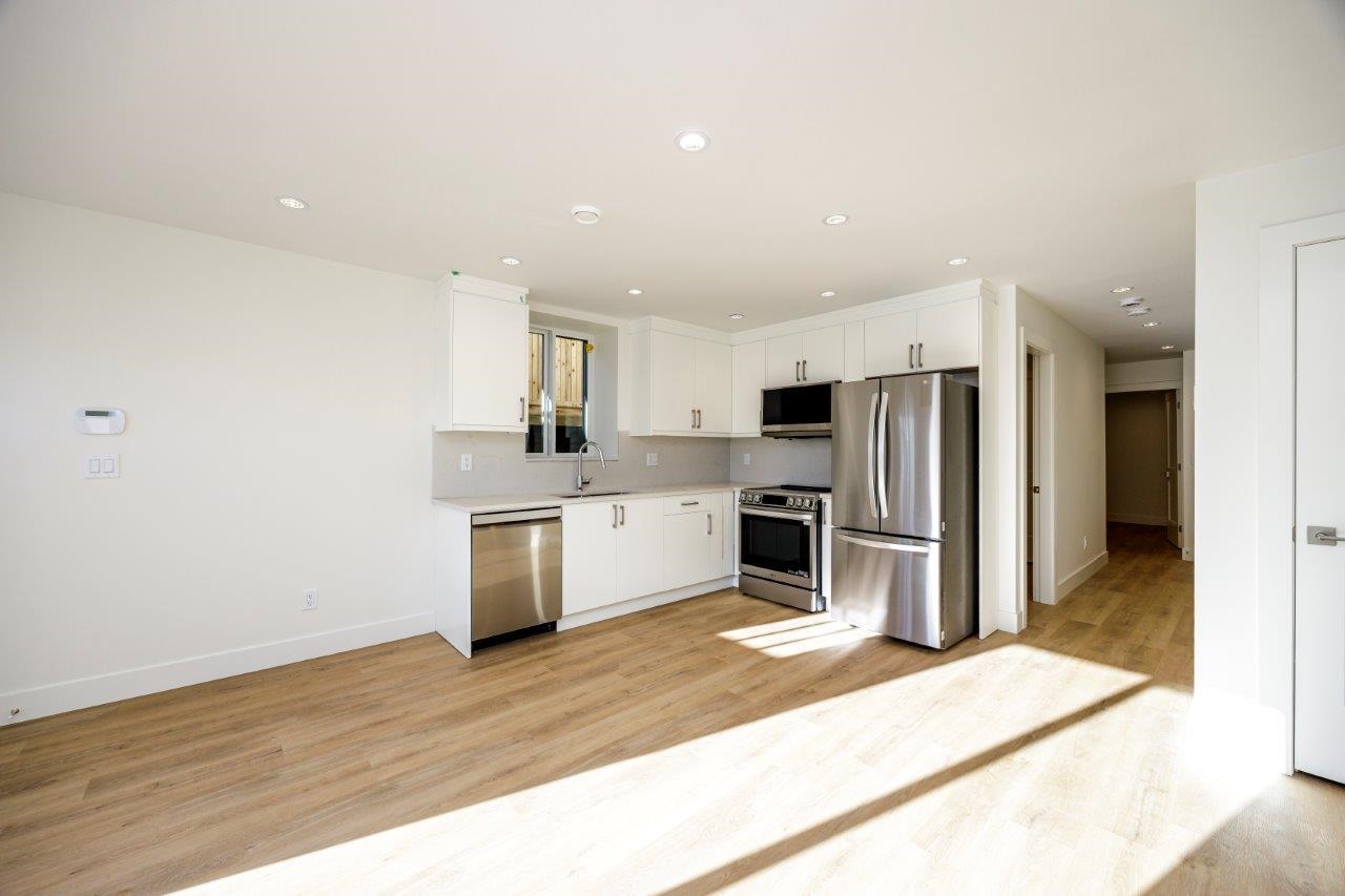 352 E 6th Street, North Vancouver 38