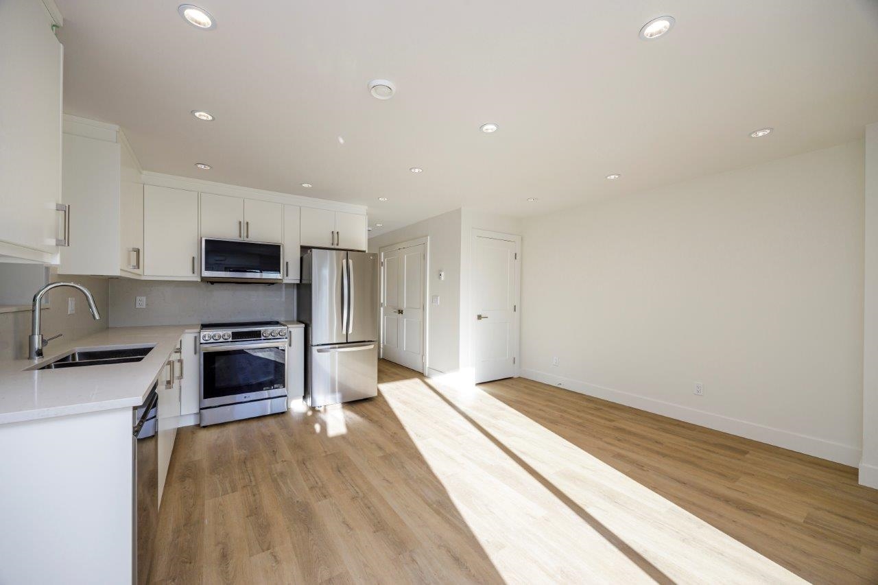 352 E 6th Street, North Vancouver 39