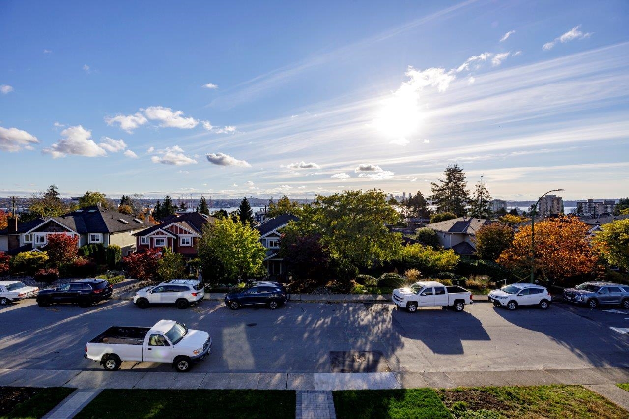 352 E 6th Street, North Vancouver 4