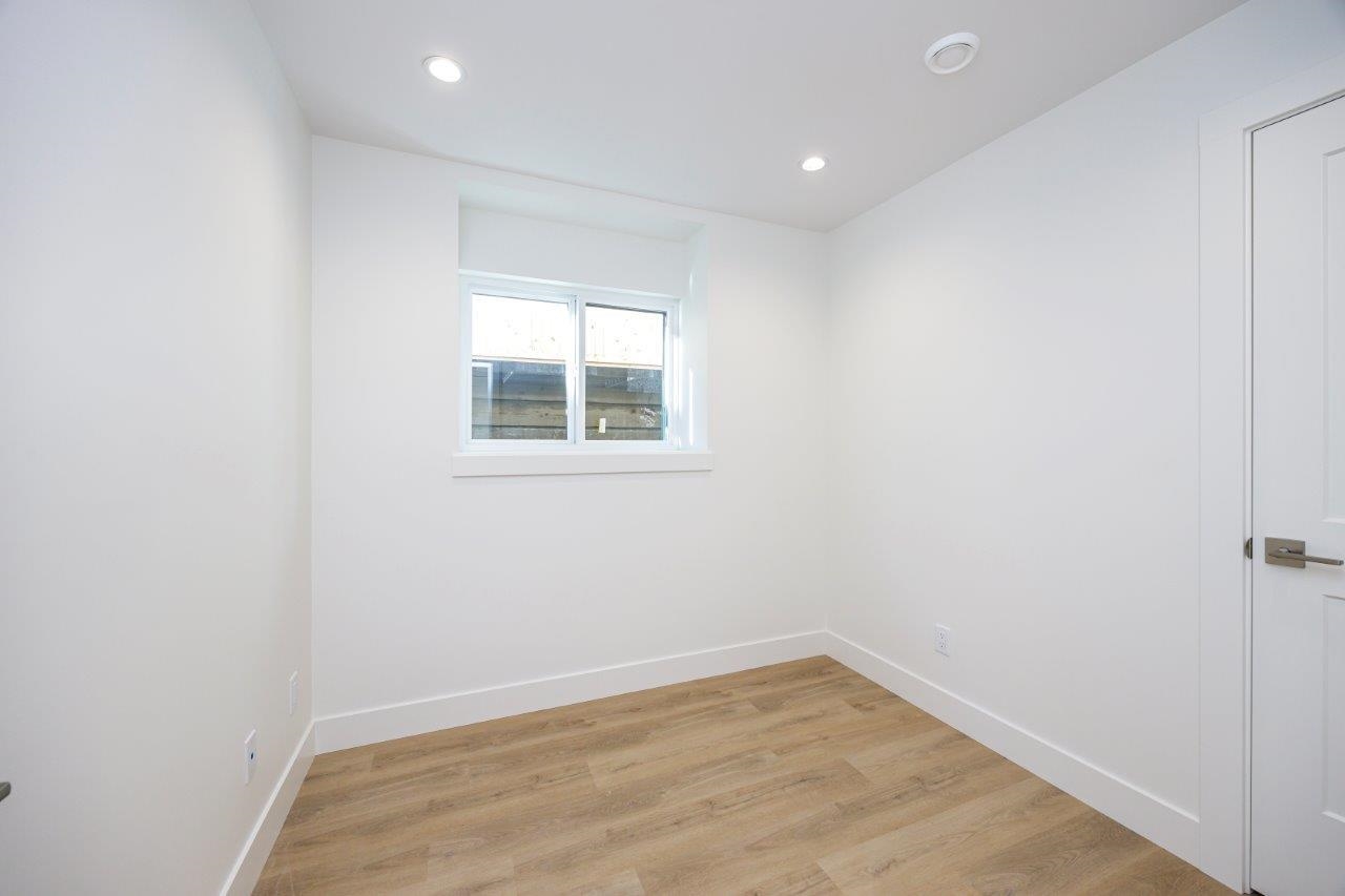 352 E 6th Street, North Vancouver 40