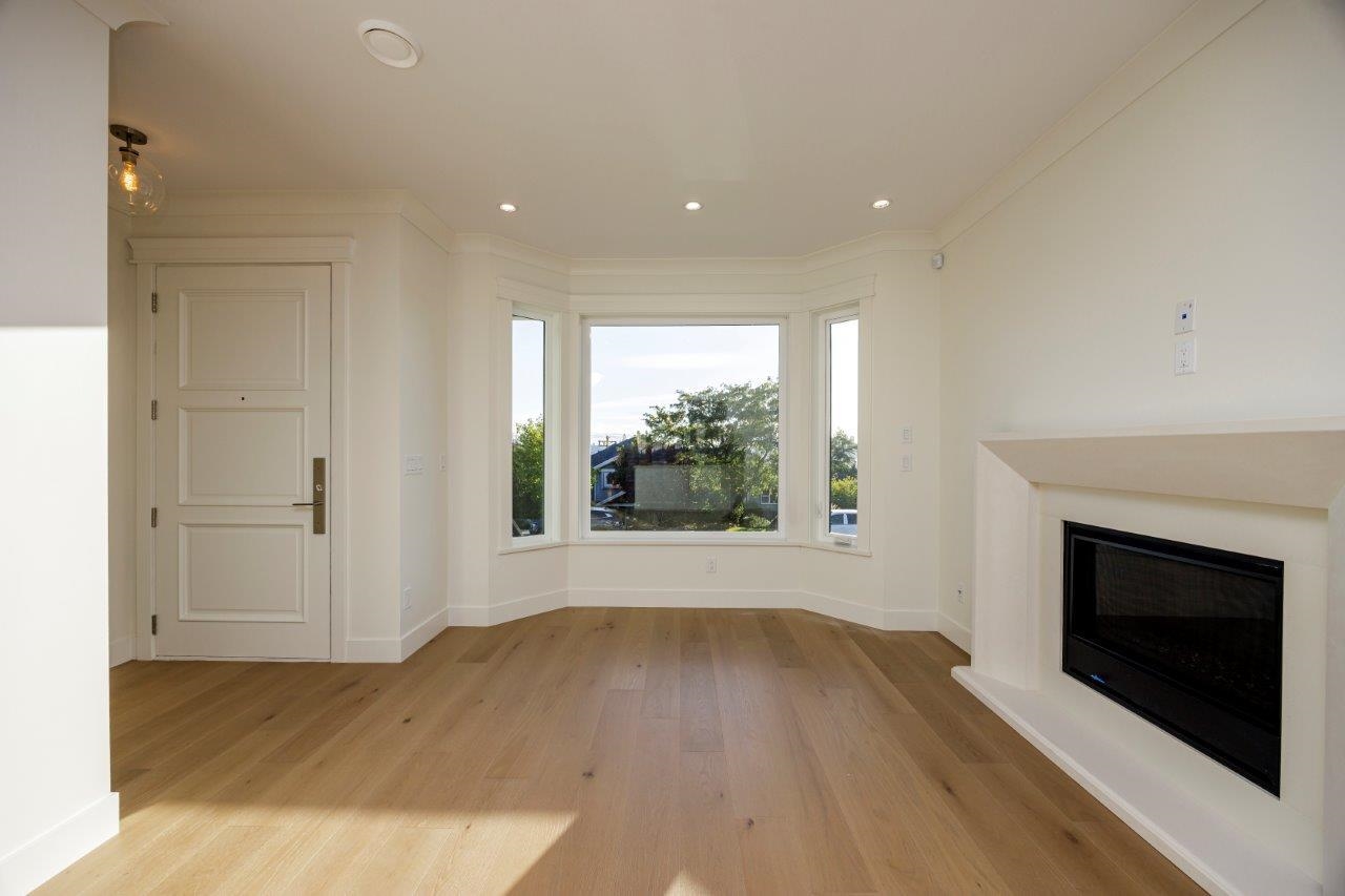 352 E 6th Street, North Vancouver 8
