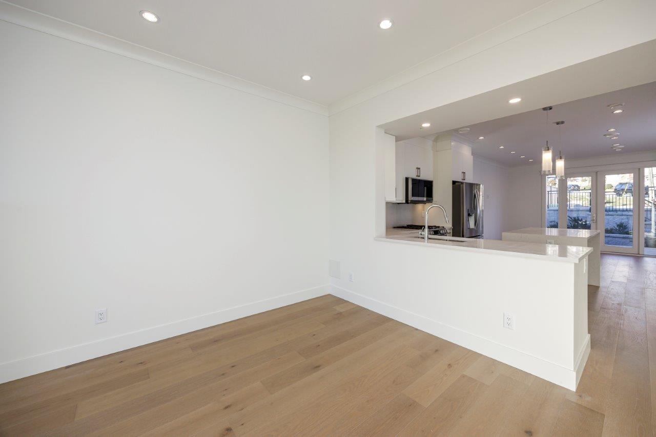 352 E 6th Street, North Vancouver 9