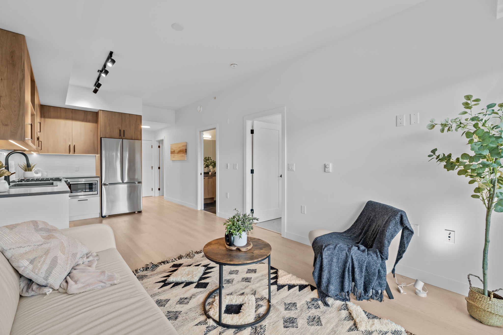 105-1100 CLARKE ROAD 5