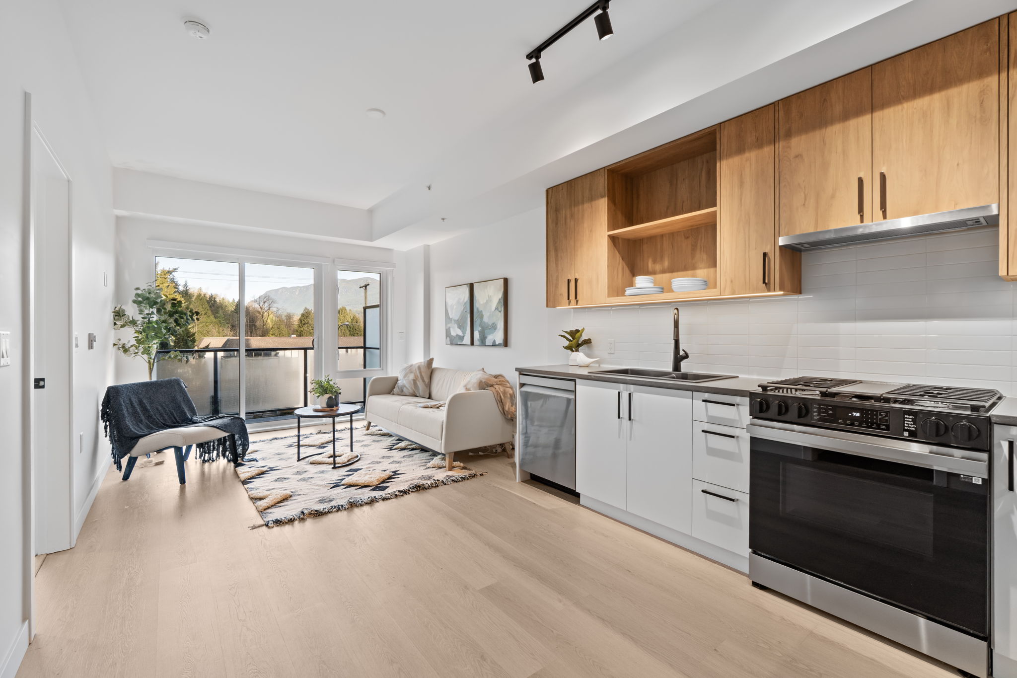 105-1100 CLARKE ROAD 6