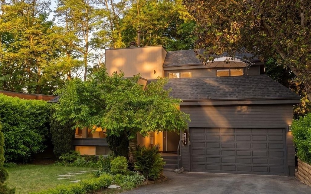 2221 BOWSER AVENUE, NORTH VANCOUVER 2